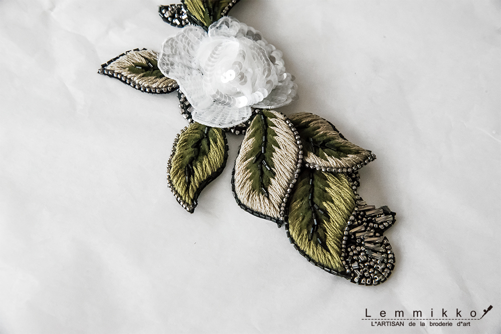 スパンコールの白いバラ | Chitchat Lemmikko Blog | オートクチュール刺繍 | レンミッコ Lemmikko