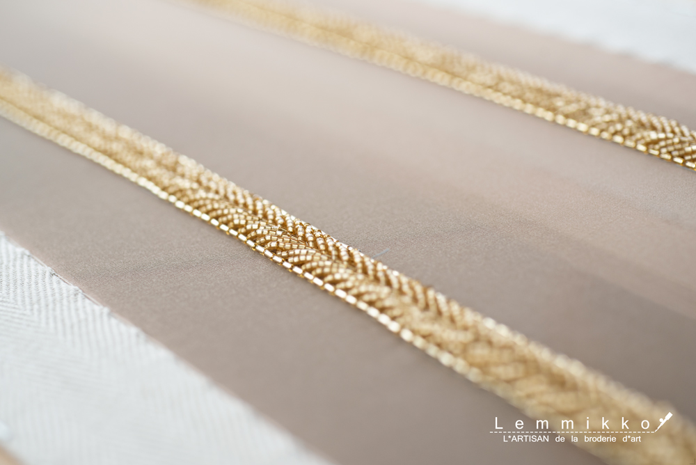 金の竹ビーズの編み刺繍